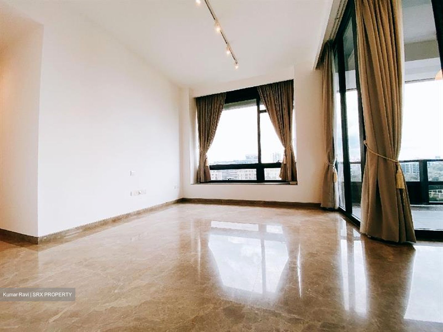 Nouvel 18 (D10), Condominium #585024231